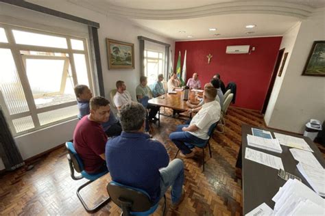 Equipe Da Prefeitura Se Re Ne Vereadores E Equipe Da Sanepar Para