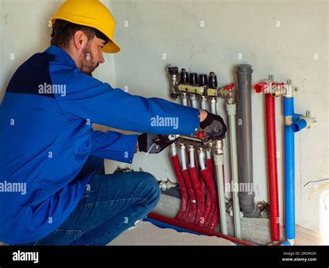 Underfloor heating installation Stock Photo - Alamy