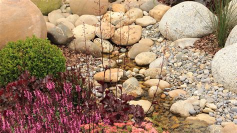 Different Types Of Rock To Use In Landscaping