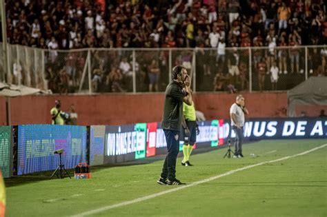 A Série B é Difícil Diz Léo Condé Após Derrota Do Vitória