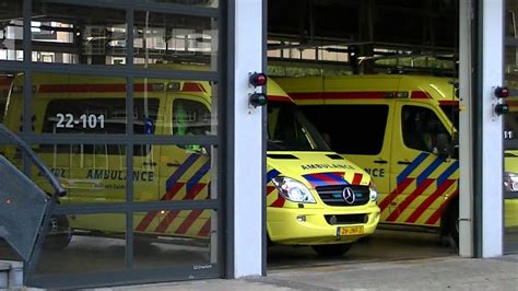 A Ambulance Eindhoven Vertrekt Met Spoed Vanaf De Post Naar