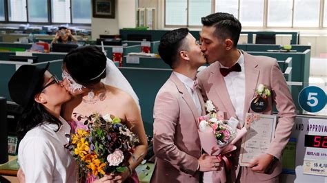 Taiwan Gay Marriage Hundreds Of Couples Tie The Knot On Historic Day