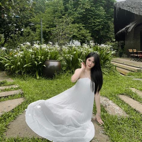 Hot girl từng nổi tiếng cõi mạng trong ngày khai giảng giờ ra sao