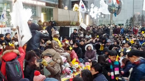 소녀상을 지켜주세요 위안부 한일협상 폐기 외치는 대학생들 여성신문