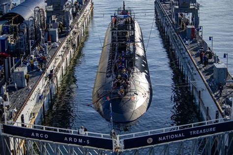 Us Navy Los Angeles Class Nuclear Powered Attack Submarine Uss