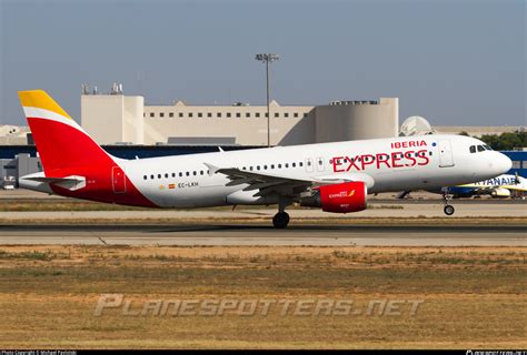 EC LKH Iberia Express Airbus A320 214 Photo By Michael Pavlotski ID