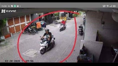 Pencurian Motor Terekam Cctv Di Surabaya Video Viral Beredar Di