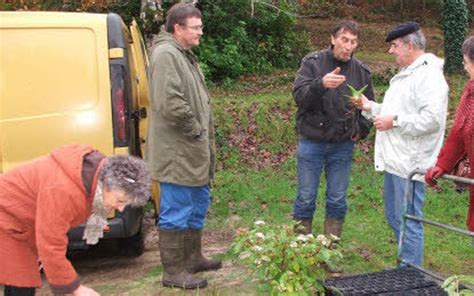 Caf Jardin La Foule La Bourse Aux Plants Et Aux Graines Le T L Gramme