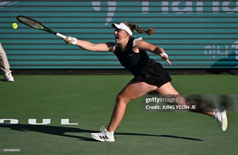 Jelena Ostapenko Of Latvia Returns The Ball Against Emma Raducanu Of News Photo Getty Images