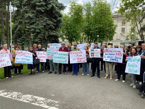 FOTO Deputații Partidului ȘOR și ai PCRM au cerut demisia