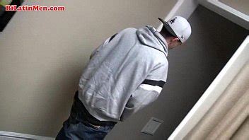 Matón latino recibiendo mamada XVIDEOS