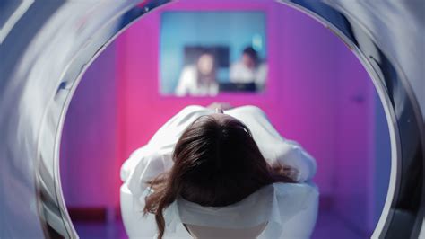 Younger Women Get Lung Cancer at Higher Rates Than Men - The New York Times