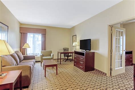 La Quinta Inn & Suites by Wyndham Lancaster | Ronks, PA Hotels