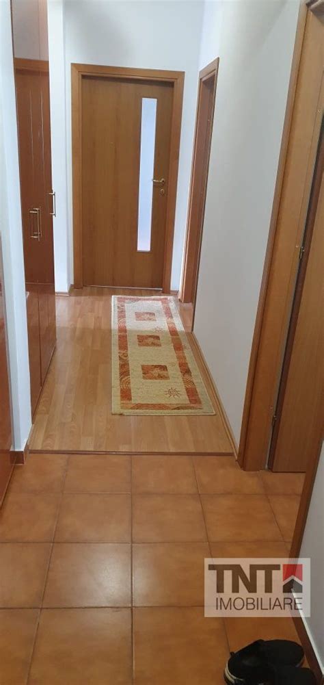 Apartament Camere Decomandat Etaj Intermediar Zona Nicolina Rond