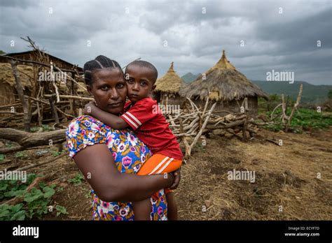 African Village Mother And Child Hi Res Stock Photography And Images