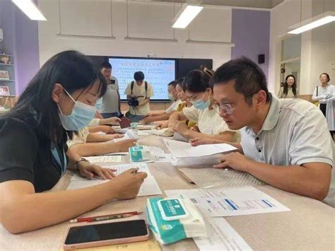 直击郑州市区小学入学现场报名首日给“小萌新”特别的课程体验孩子户口本家长