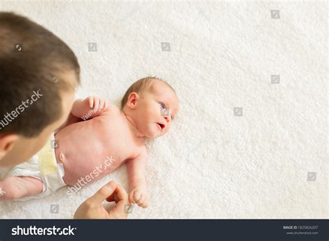 Beb Reci N Nacido Desnudo Y Con Foto De Stock Shutterstock