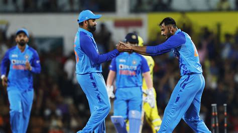 Ind Vs Aus 2nd T20i Rohit Sharma Reveals Why Dinesh Karthik Came To