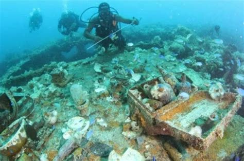 The Ncient Underwater Year Old Sunken City In Greece