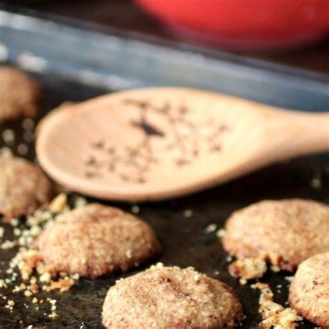 Low Carb Christmas Cookies: Nutmeg Butter Balls - Lowcarb-ology