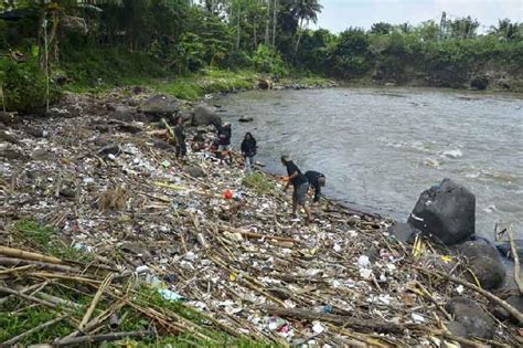 Mikroplastik Cemari Sungai Besar Pulau Jawa Metro Koran Tempo Co