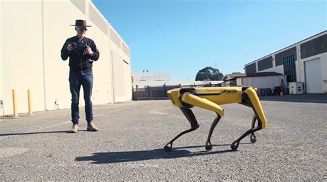 Adam Savage Continua Aprendiendo Con Su Robot Spot De Boston Dynamics