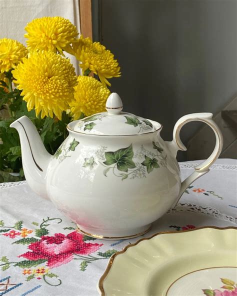 Tetera De Porcelana Inglesa Duchess Bone China Ivy Leaves