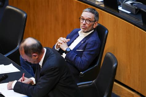 Umfrage FPÖ auf Platz eins PULS 24