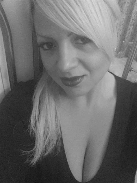 Laura Milf Romanian Porn Pictures Xxx Photos Sex Images Pictoa