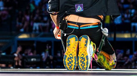 Coldplay Perch Si Parla Tanto Delle Sneakers Di Chris Martin