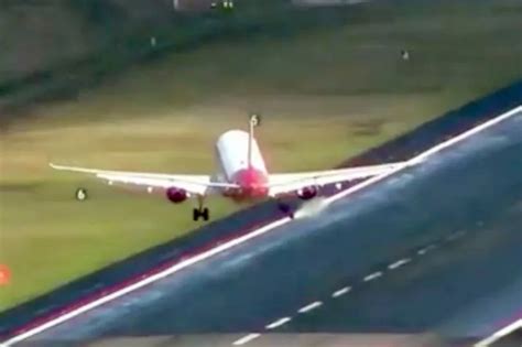 Terrifying Footage Of Planes Landing In Cross Winds At Madeira Airport