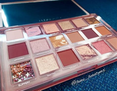 Naughty Nude Eyeshadow Palette Huda Beauty Foto Anteprima E Swatches Nuvole Di Bellezza