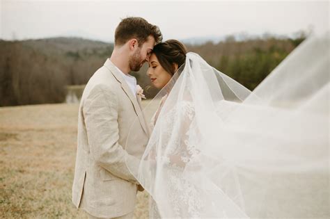 Spring Wedding in Blue Ridge Mountains - hannahbaldwinphotography.com