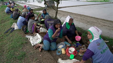 Krisis Ekologi Dan Pemulihan Posisi Perempuan Pedesaan Kompas Id