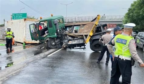 Satu Orang Meninggal Dalam Kecelakaan Truk Kontainer Di Jakarta Timur