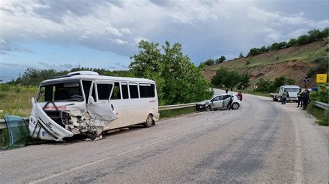 Burdur da korkunç kaza İşçi minibüsüyle otomobil çarpıştı 1 i ağır 14