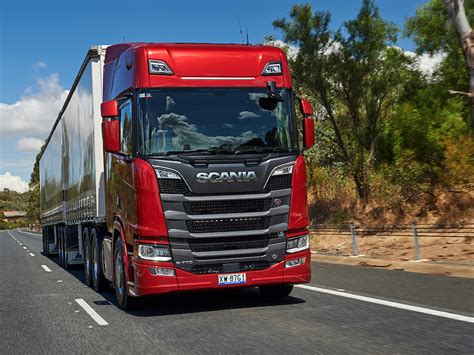 Super drives record-breaking Scania 2023 deliveries | News