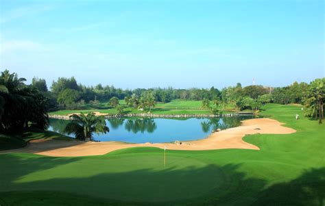 Alpine Golf And Sports Club In Bangkokgolf Course In Bangkok Thailand