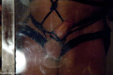 Bound Gods durchgeführt von Daddy Zeus Derek Pain Master Avery Nude