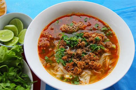 Food in Laos: 10 Must-Try Delicious Dishes!