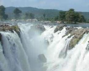 Jalagamparai Falls Yelagiri - Places to Visit in Yelagiri