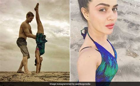 Tv Actress Aashka Goradia Relaxing In Goa After Eliminating From Nach