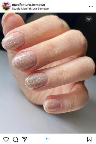 La Manicure Del Mese A Marzo Le Unghie Naked Si Vestono Di Glitter Vanity Fair Italia