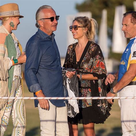 El Descuido Hot De Virginia Gallardo Hizo Topless Durante Una Entrevista En Vivo Infobae