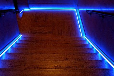 Плинтус с подсветкой напольный: выбор и монтаж LED-подсветки ...