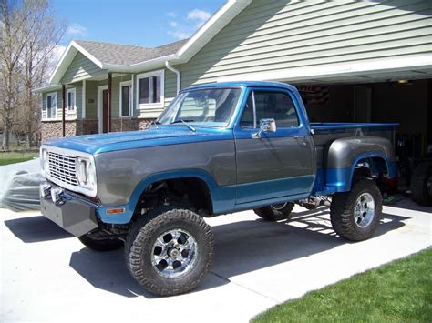 Dodge W100 - Information and photos - MOMENTcar