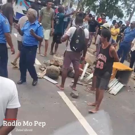 les habitants du morne dans le sud ont bloque la route ce matin