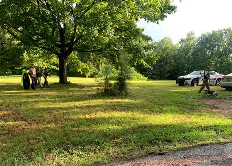 Authorities capture one escaped inmate in Limestone County, one still
