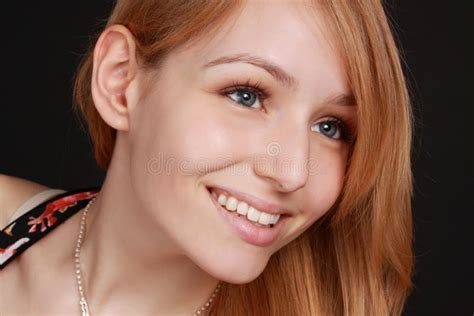 Fille Blonde Mignonne Image Stock Image Du Sourire Blonde 12362373