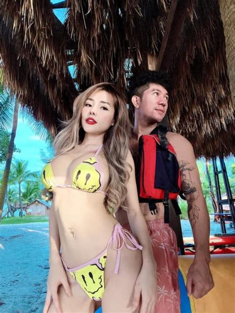 Ngân 98 diện bikini bé tẹo lại còn gây choáng khi được Lương Bằng Quang kiệu lên vai